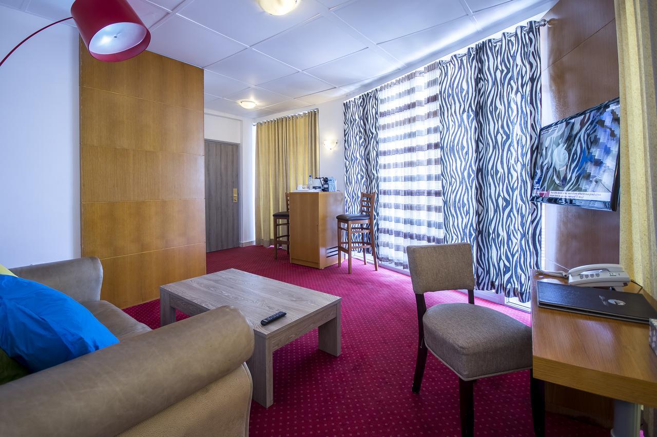 Leon Hotel Kinşasa Dış mekan fotoğraf